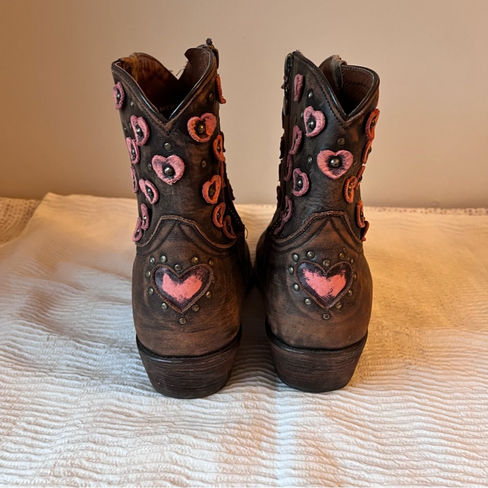 Western Leather Ankle Boots with Pink Heart and Stud Detailing Women’s Size12
